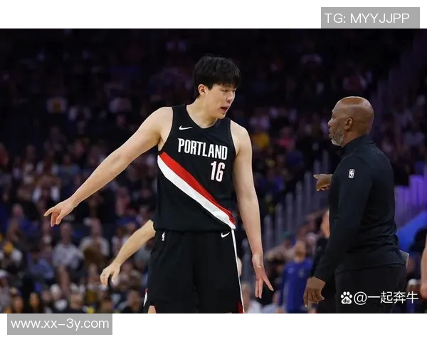 杨瀚森每次触球引观众欢呼应该将比赛用球归他所有